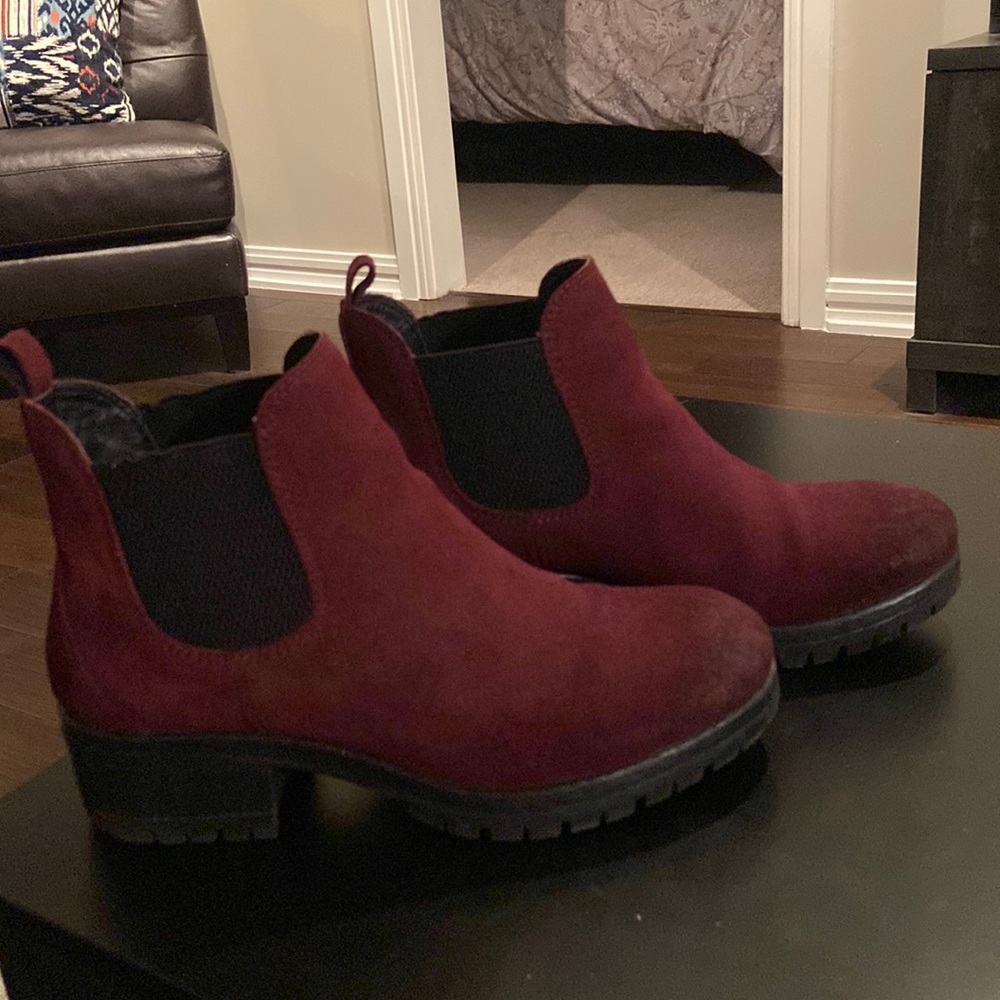 Salvia Maroon Suede Booties